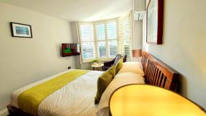 41 Marine Parade, Brighton & Hove, BN2 1PE, England.