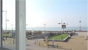 ESPLANADE FRONT DE MER 113 1er Etage Lit fait WIFI - 勒特雷波尔