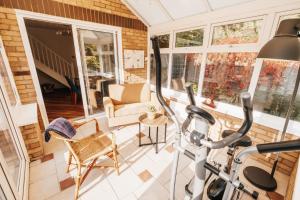 Booker Avenue House - 4 bedroom house with garden and parking