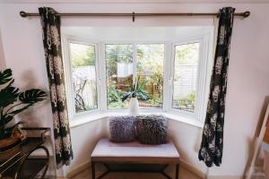 Booker Avenue House - 4 bedroom house with garden and parking