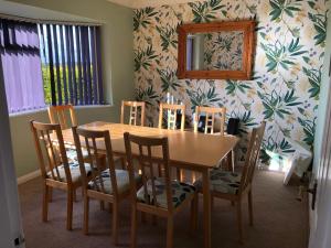 Number One - Fully Equipped Self Catering Four Bedroom House next to Dunedin, 15 mins to Spurn, 20 mins to Saltend, 12 mins to Easington