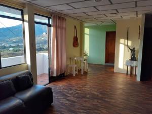 Amplio y cómodo departamento.