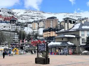 TODOSIERRANEVADA ZONA BAJA - APARTAMENTOS DE 4 DORMITORIOS - Junto a los Telecabinas - Sierra Nevada