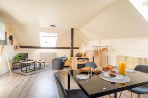 Appartements Celestial - GOLDEN TREE - WIFI - 20min St-Croix & Center Parcs : photos des chambres