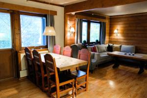 Two-Bedroom Apartment (6 Adults) room in Hemsetunet Apartments