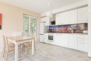 Metro Wilanowska Comfortable Apartment by BookingHost