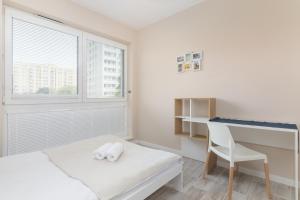 Metro Wilanowska Comfortable Apartment by BookingHost