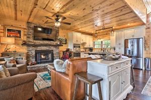 Woodsy Retreat w Fire Pit & Resort Amenities