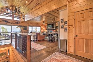 Woodsy Retreat w Fire Pit & Resort Amenities