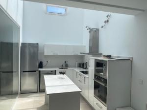Villa Ashdene - luxury modern villa with large heated pool wifi uk tv bar & BBQ