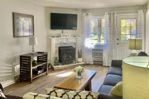 Hike, Ski, Explore Lincoln Condo with Pool Access - Lincoln