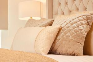 Deluxe City Centre Apt Free Parking River View Balcony