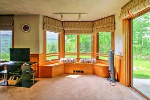 Scenic Bartlett Home with Deck - 1 Mi to Storyland!