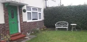 Green Village Guest House - Near Manchester Airport - 艾纯查姆
