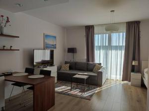 Branickiego 23 Apartment with AC-close to Medicover and Paley