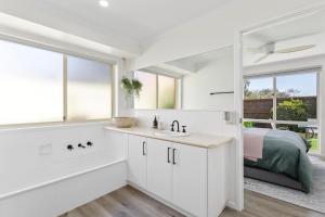 2 Bedroom Unit - Close To The Beach - Free Parking - Free WIFI