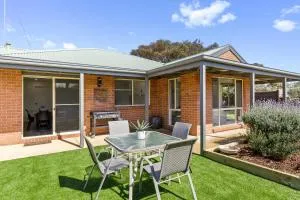 2 Bedroom Unit - Close To The Beach - Free Parking - Free WIFI - Ocean Grove