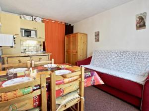 Appartements Studio Chamrousse, 1 piece, 4 personnes - FR-1-340-34 : photos des chambres