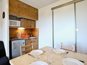 Appartements Studio Chamrousse, 1 piece, 6 personnes - FR-1-340-86 : photos des chambres