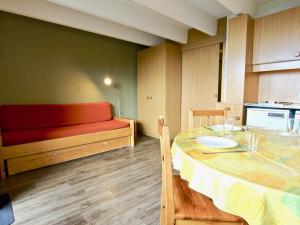 Appartements Studio Chamrousse, 1 piece, 4 personnes - FR-1-340-153 : photos des chambres