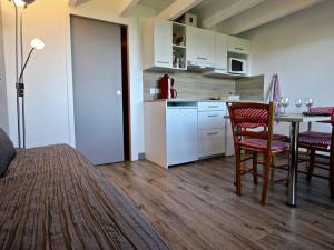 Appartements Studio Chamrousse, 1 piece, 4 personnes - FR-1-340-186 : photos des chambres