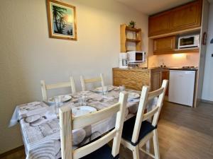 Appartements Studio Chamrousse, 1 piece, 4 personnes - FR-1-340-61 : photos des chambres