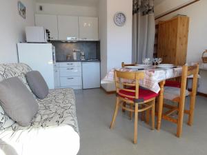 Appartements Studio Chamrousse, 1 piece, 4 personnes - FR-1-340-148 : photos des chambres