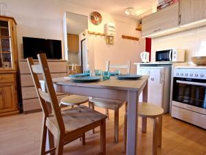 Appartements Studio Chamrousse, 1 piece, 4 personnes - FR-1-340-199 : photos des chambres