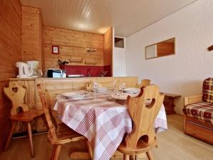 Appartements Studio Chamrousse, 1 piece, 4 personnes - FR-1-340-209 : photos des chambres