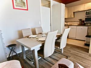 Appartements Studio Chamrousse, 1 piece, 4 personnes - FR-1-340-226 : photos des chambres