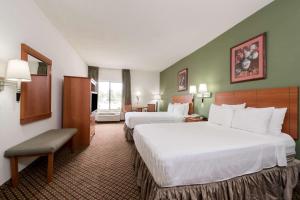 Super 8 by Wyndham Fort Worth Downtown South