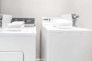 Super 8 by Wyndham Fort Worth Downtown South