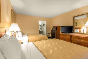 Double Room with Two Double Beds - Smoking room in Quality Inn & Suites McDonough South I-75