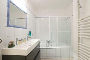 Maisons de vacances Gite urbain les jardins de la meyne : photos des chambres