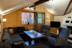 Three-Bedroom Apartment (7 Adults) room in Hemsetunet Apartments