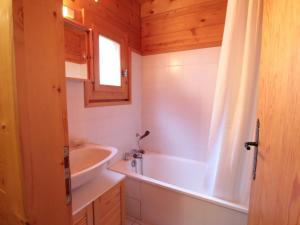 Chalets Chalet Les Carroz d'Araches, 4 pieces, 8 personnes - FR-1-572-107 : photos des chambres