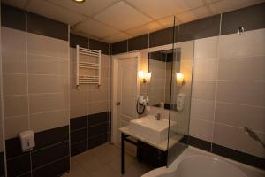 Quadruple Room with Bath room in SRF Hotel