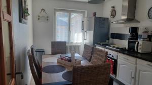 Appartements APPARTEMENT, LA ROUTE DES GRANDES ALPES , 8 couchages, GARAGE pour motards, cyclistes, POSSIBILITE de studios supplementaires, si plus de 8 personnes : photos des chambres