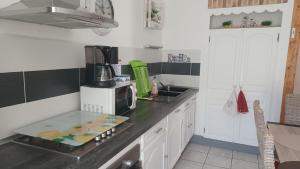 Appartements APPARTEMENT, LA ROUTE DES GRANDES ALPES , 8 couchages, GARAGE pour motards, cyclistes, POSSIBILITE de studios supplementaires, si plus de 8 personnes : photos des chambres