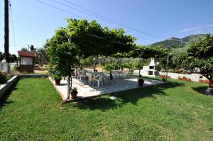 Studio with Garden View - Ground Floor room in House Elena