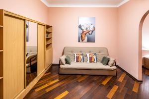 The MAIN square! 2 separated bedrooms, balcony