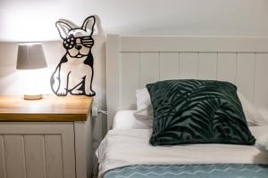 The MAIN square! 2 separated bedrooms, balcony