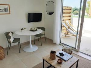 Appartements Residence Marina di Bravone - appartement 4 personnes Vue Mer 1er etage N42 : photos des chambres