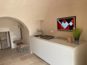 OSTUNI MIRROR trullo and mirror house