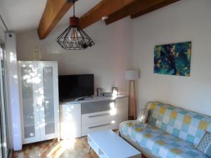 Maison au calme de la pinède, piscine, plage et farniente