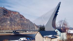 Cozy apartment at river Labe near center and train