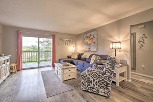5 Mi to Marvel Cave: Ground-Level Branson Apt!