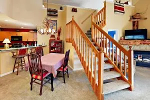 Riverside Treehouse - إيجل