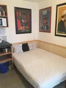 Malé útulné studio s koupelnou a kuchyňkou - Pletený Újezd