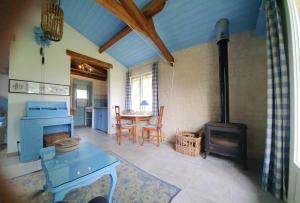 Maisons de vacances Maison charmante a Montfermier avec piscine privee : photos des chambres